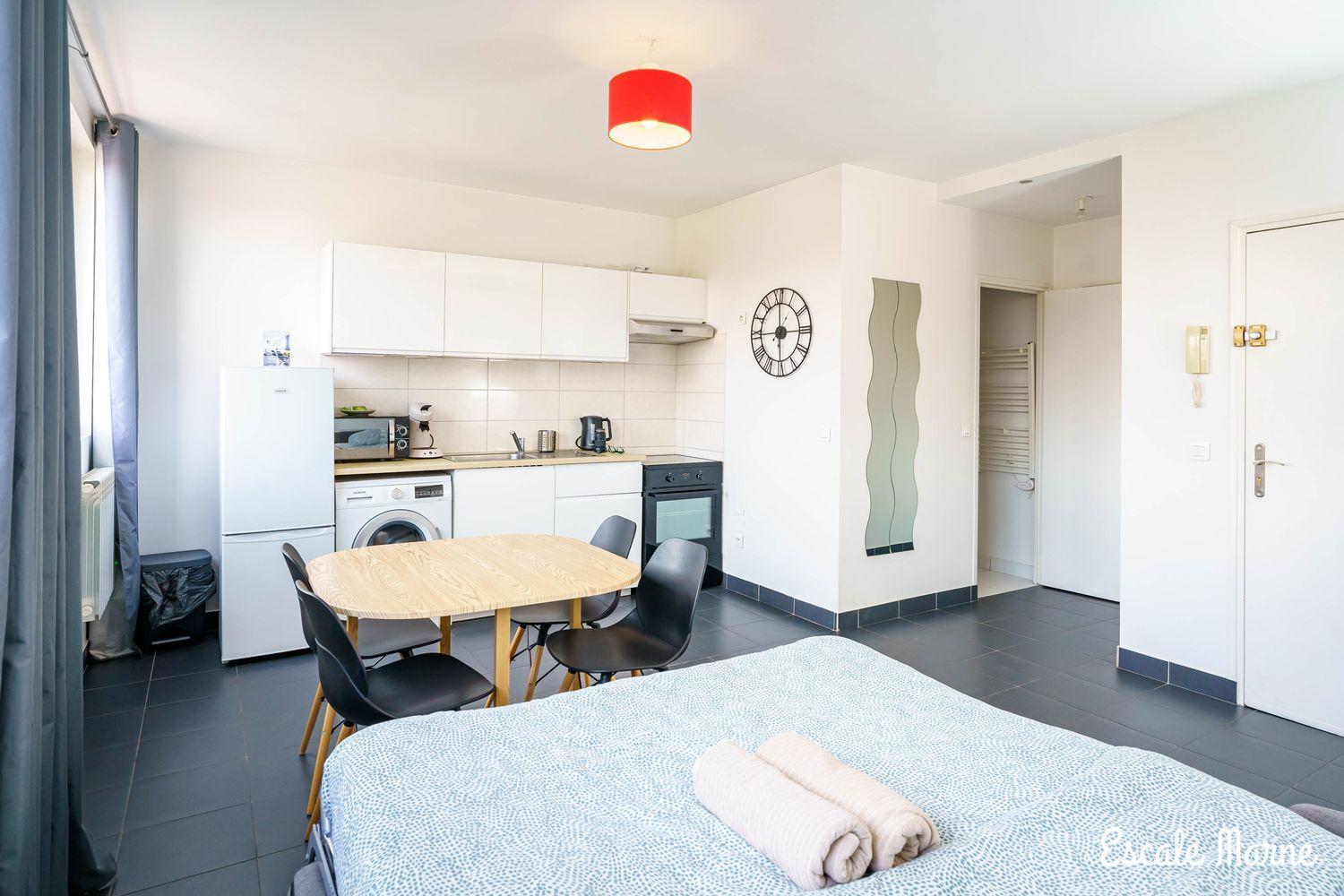 Escale-Marne Fr - 102 - Free Parking - Free Luggage Storage - All Equipped - Linen Included - Washing Machine - 10Mn Walk Metro 8 - Rer A - Panoramic View - From 1 To 4 Guests メゾン・アルフォール エクステリア 写真